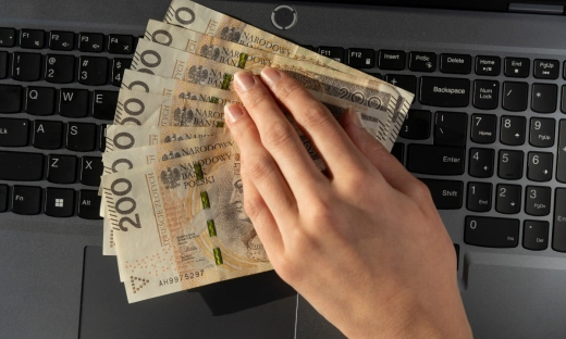 Dodatkowa pensja dla osób na umowie o pracę. Jak złożyć wniosek?