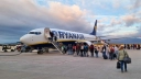 Drakońskie sceny na lotniskach. Ryanair oszukuje na miernikach bagażu?