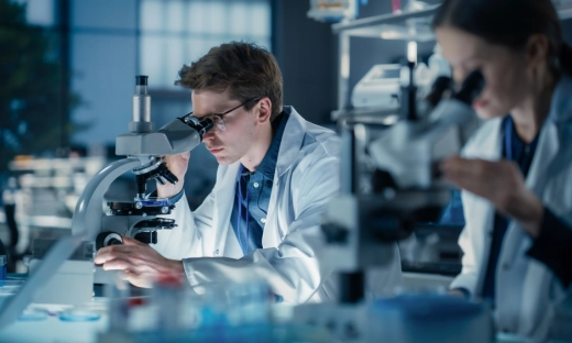 Dwie grupy polskich naukowców w programie EIT Health. Będą rozwijać technologię do walki z nowotworami