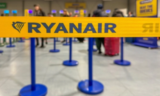 Obsługa Ryanair zarabia na dopłatach do bagażu? Możliwy konflikt interesów