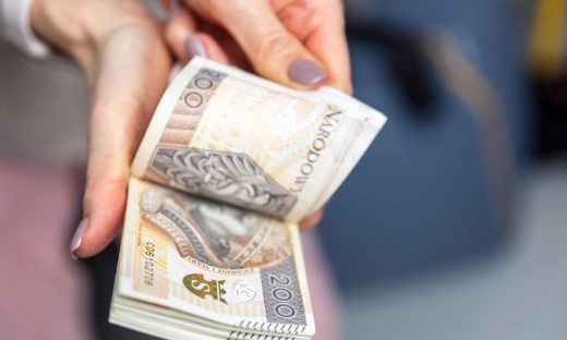 575 zł, 1550 zł lub 2760 zł dopłaty do wynagrodzenia. Sprawdź, czy się kwalifikujesz