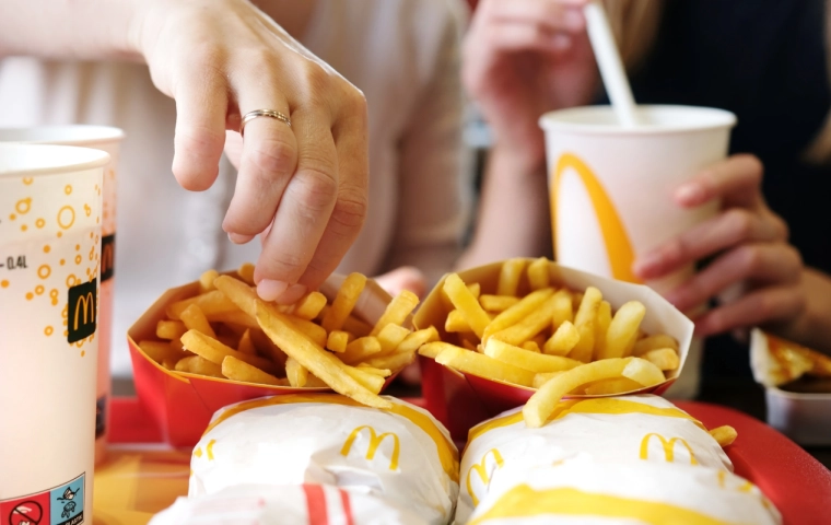 Największy spadek sprzedaży McDonald's od pandemii. Przychody gwałtownie w dół
