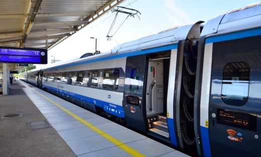 23 tys. dla kierownika, 7,5 tys. dla stażysty. PKP Intercity szuka pracowników