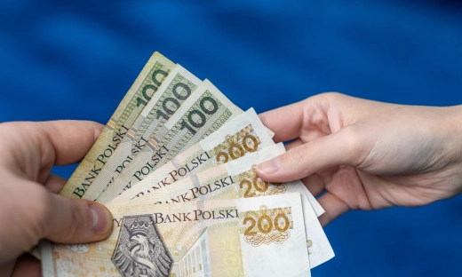 Prawie 1000 zł dodatku za pracę. Pracodawca musi wypłacić pieniądze