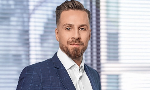 Koniec ze sztuką dla sztuki. Wywiad z Maciejem Stolarskim