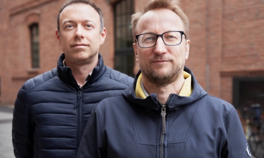 Fluentbe i ElevenLabs tworzą wirtualną nauczycielkę. AI, które ma wspierać, a nie zwalniać