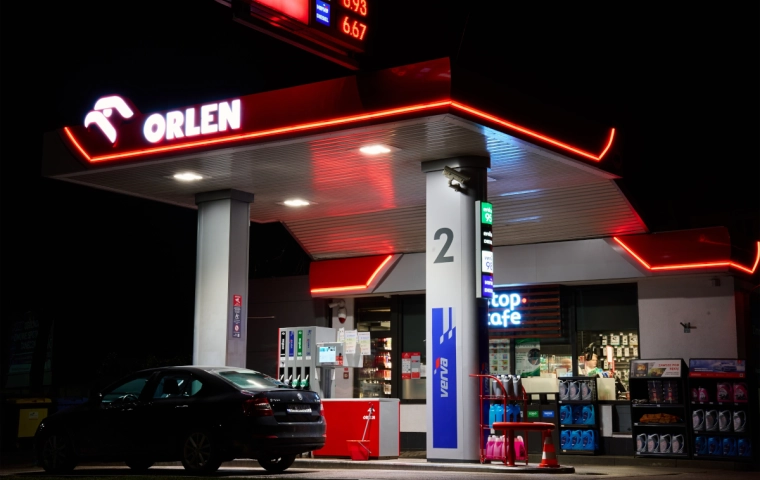 Całkowity zakaz sprzedaży alkoholu na stacjach benzynowych. Ministerstwo rozważa radykalne zmiany