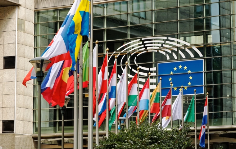 Bruksela liczy euro. Polska ma nie dopłacać do UE przez dodatkowe 10 lat