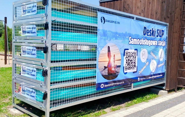 Deskę SUP wypożyczysz jak hulajnogę 24/7. Studencki startup stworzył SUPOMAT