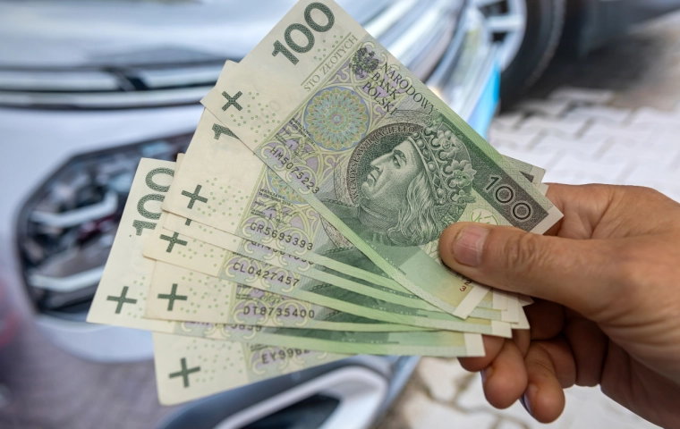 Niewielu Polaków wie o tym świadczeniu. ZUS wypłaca 1400 zł przez 3 lata