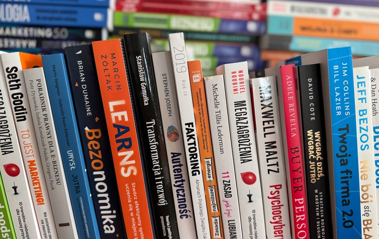 Recenzje książek dla przedsiębiorców i nie tylko. Literackie premiery z przymróżeniem oka