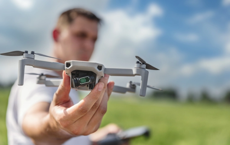 Nowe przepisy dla właścicieli dronów. Kary nawet 10 tysięcy złotych