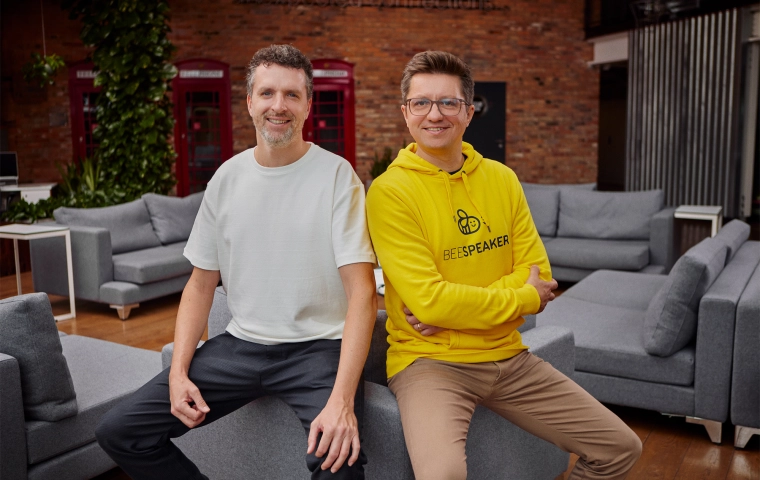 BeeSpeaker pozyskuje 2 mln euro na aplikację, która błyskawicznie uczy mówić po angielsku