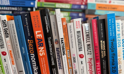 Recenzje książek dla przedsiębiorców i nie tylko. Literackie premiery z przymróżeniem oka. Październik 2025