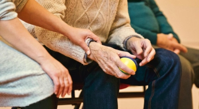 Bon senioralny w 2026 roku. Z szumnie zapowiadanego wsparcia skorzysta niewiele osób