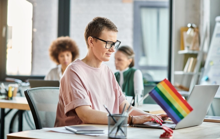 Na związkach partnerskich skorzystają nie tylko osoby LGBT+. Brak dyskryminacji opłaci się polskim firmom