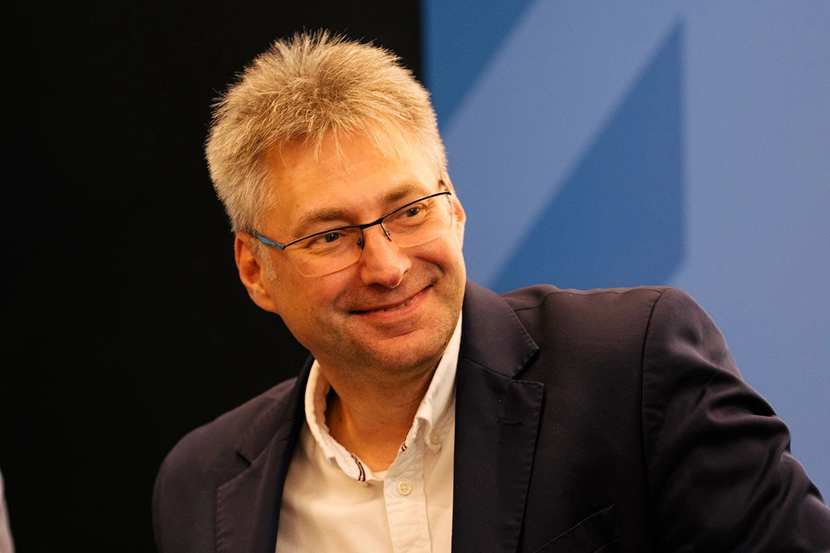 Nie warto szukać bezpiecznych rozwiązań. Wywiad z Grzegorzem Wójcikiem