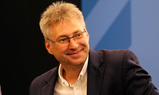 Nie warto szukać bezpiecznych rozwiązań. Wywiad z Grzegorzem Wójcikiem