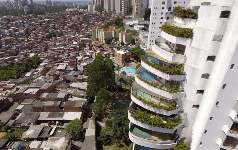 Rozwarstwienie dochodów odciska się w mózgach dzieci. Nierówności zabijają potencjał obywateli