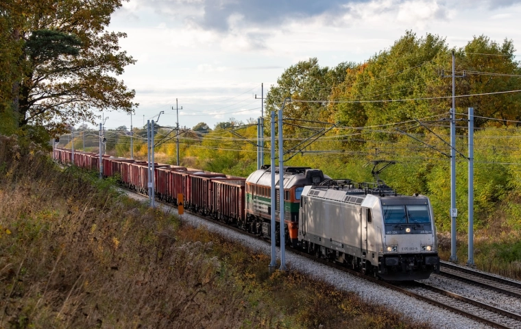 Kolejowy transport towarów mocno przegrywa z przewozami drogowymi. Branża oczekuje pilnych zmian