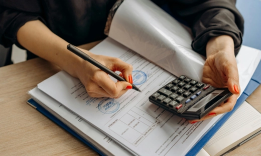 Ekwiwalent za niewykorzystany urlop. Komu przysługuje i jak go obliczyć?