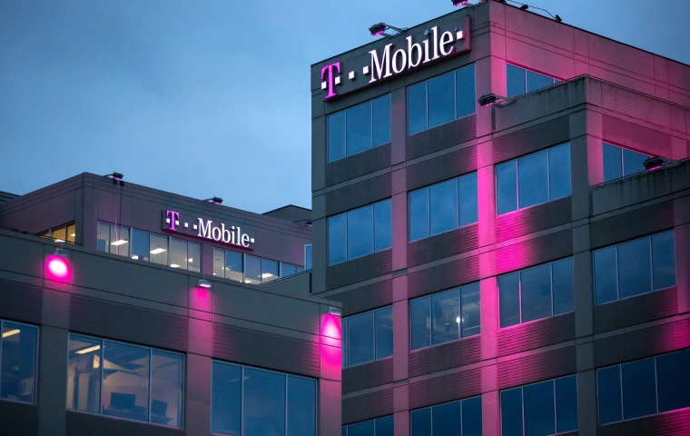 UOKiK ukarał T-Mobile. 500 zł rekompensaty dla klientów za niechciane subskrypcje