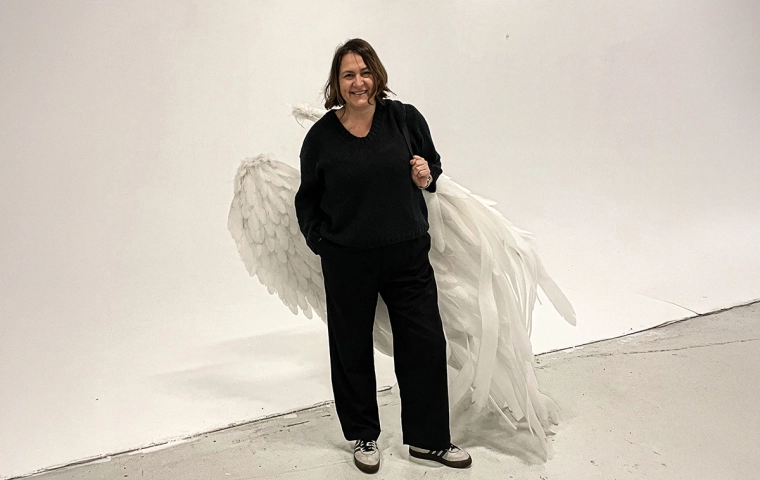 Okładki, które dodają skrzydeł. Wywiad z Moniką Żyłą