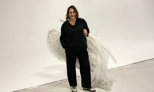 Okładki, które dodają skrzydeł. Wywiad z Moniką Żyłą