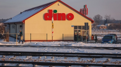 Za oknem zimno, a ludzie masowo odwiedzają Dino. Powód jest jeden