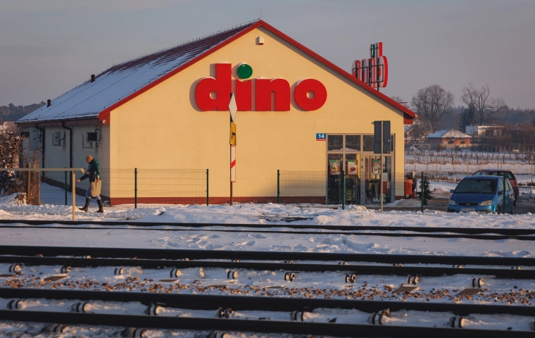 Za oknem zimno, a ludzie masowo odwiedzają Dino. Powód jest jeden