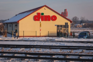 Za oknem zimno, a ludzie masowo odwiedzają Dino. Powód jest jeden