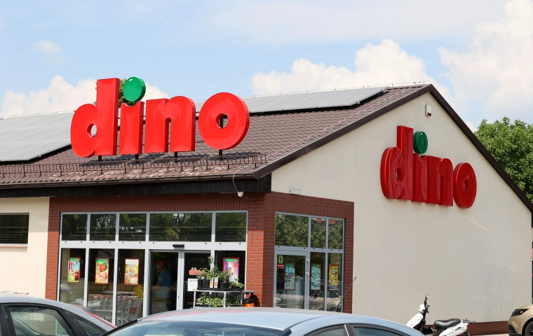 Pracownicy Dino bez świadczeń socjalnych. "Kto się nie zrzekł, ten już nie pracował"