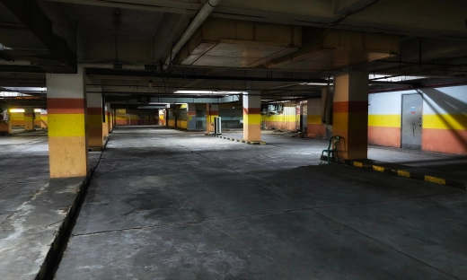 Ubrudził posadzkę w podziemnym garażu. Wspólnota mieszkaniowa zażądała blisko 170 tys. zł