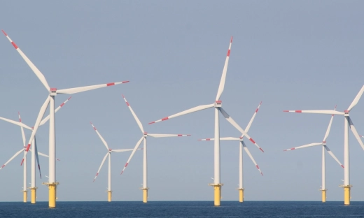 Gdańsk wchodzi do gry o offshore. Na Wyspie Ostrów powstała fabryka wież wiatrowych