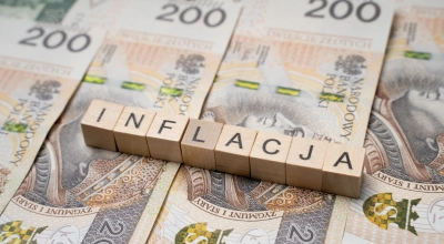 Inflacja hamuje, rachunki nie. Te ceny wciąż dobijają Polaków