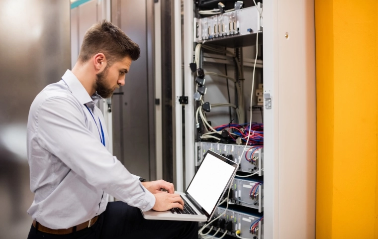 Europa coraz bardziej odstaje od USA i Chin w rozwoju sztucznej inteligencji. AI GAP ma zasypać 19 fabryk tej technologii w UE