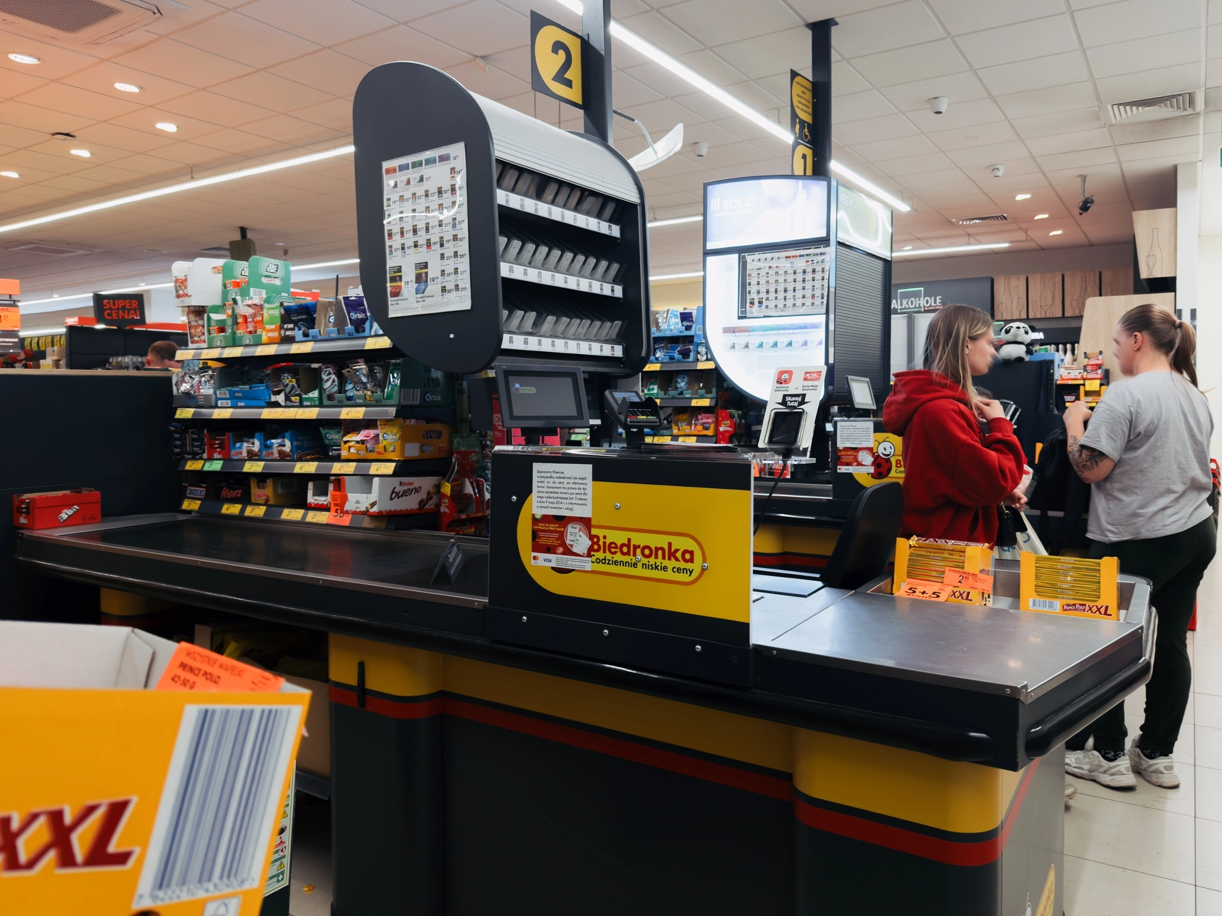 Zakupy w Biedronce choćby po północy. Sieć wydłuża godziny otwarcia przed świętami