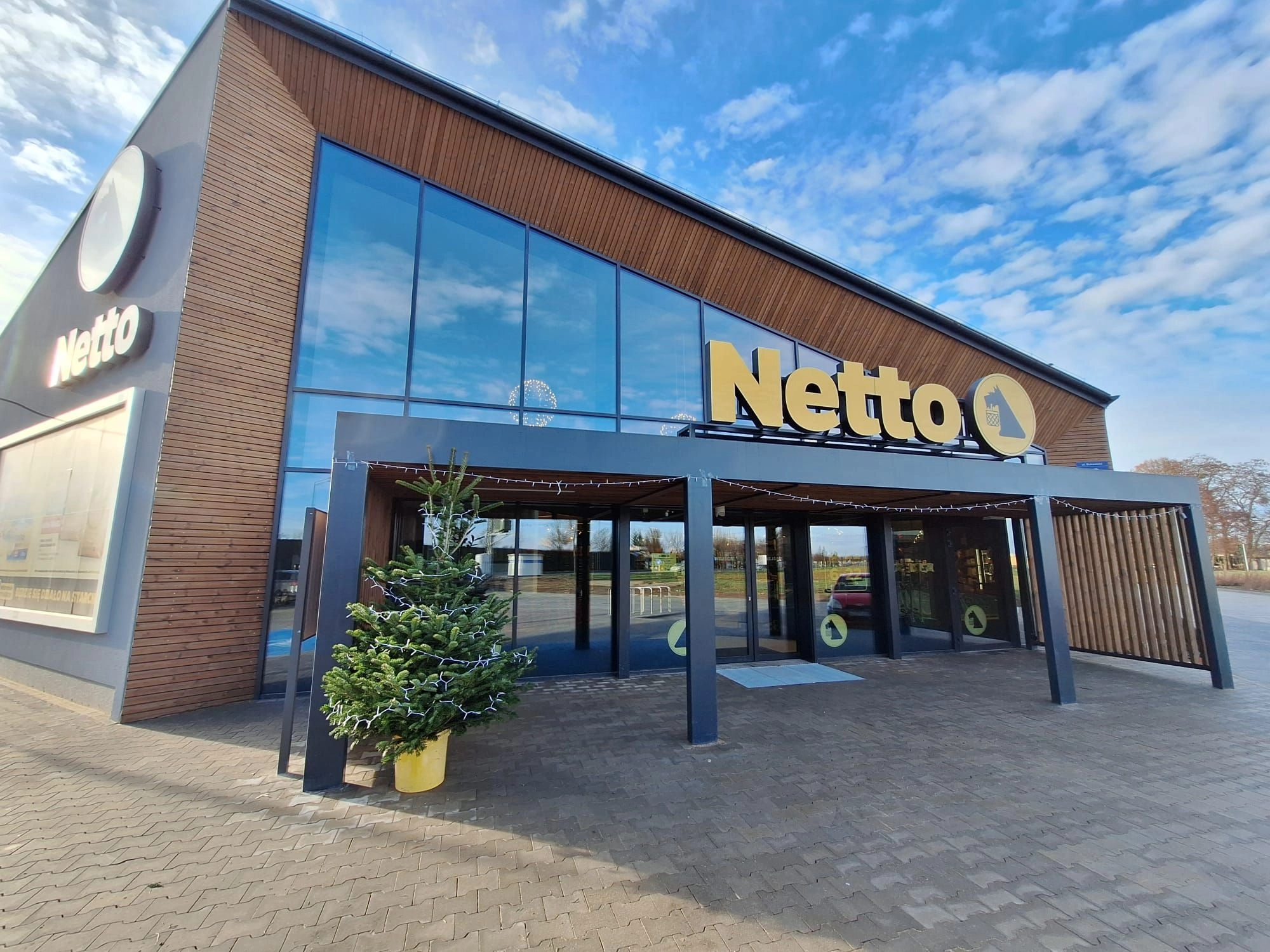Świąteczny atak Netto. Sieć kończy rok serią nowych otwarć