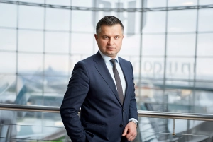 Rok złotowłosej ekonomii. Wywiad z Piotrem Bujakiem