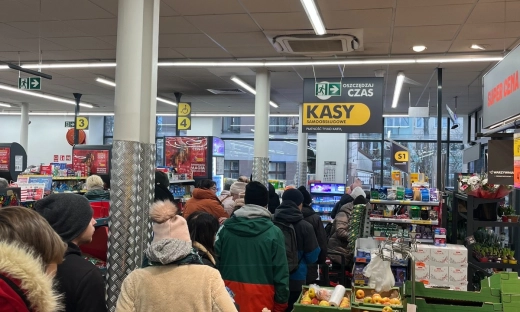 Sylwester 2025. Sklepy zamkną się wcześniej niż myślisz. Sprawdź godziny otwarcia Biedronki, Lidla, Dino i innych