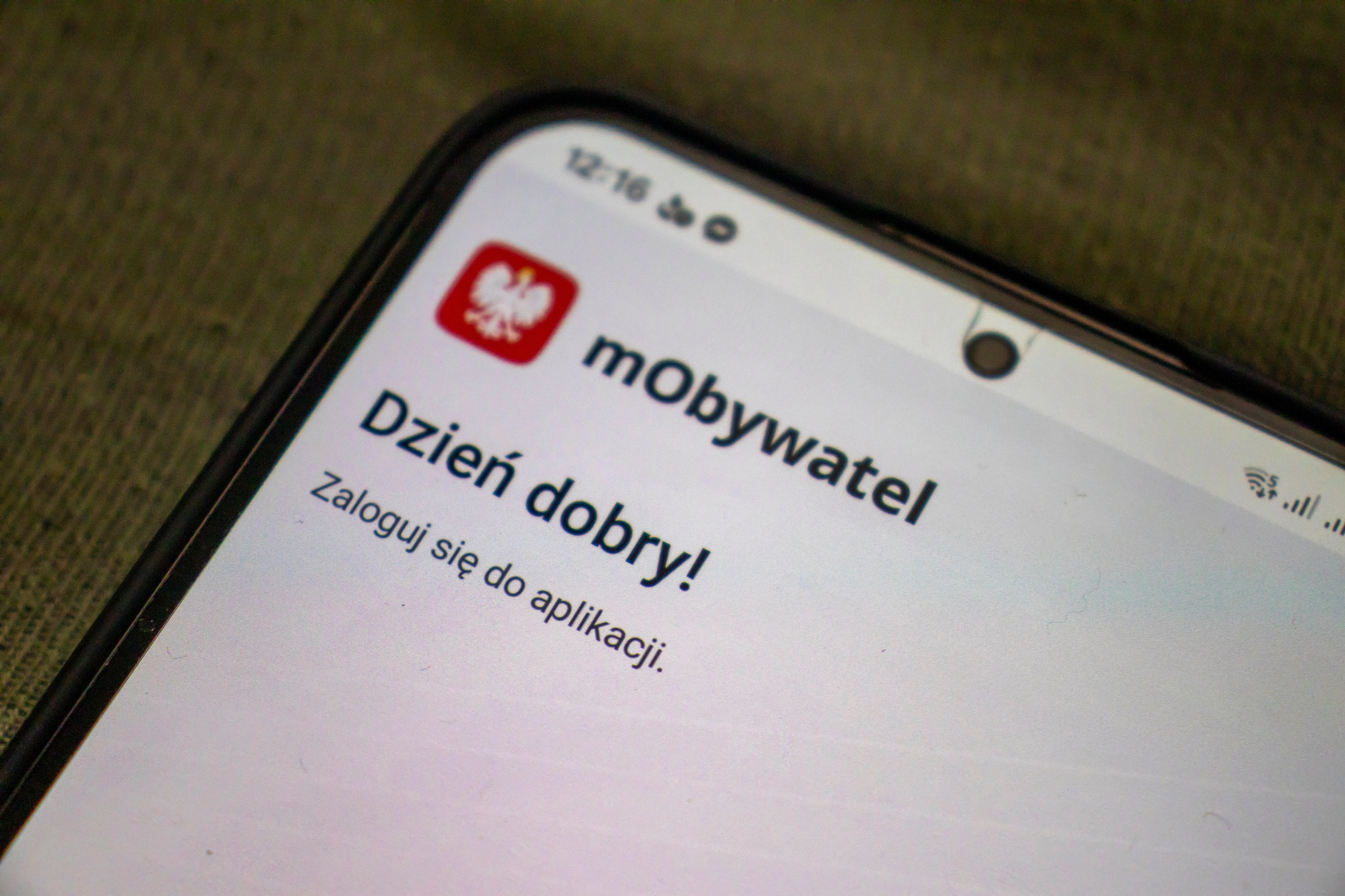 MObywatel z asystentem AI. Nowe narzędzie ma odciążyć urzędy