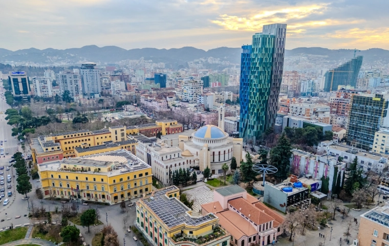 Polski touroperator na skraju upadłości? Znane biuro podróży wstrzymuje sprzedaż wycieczek