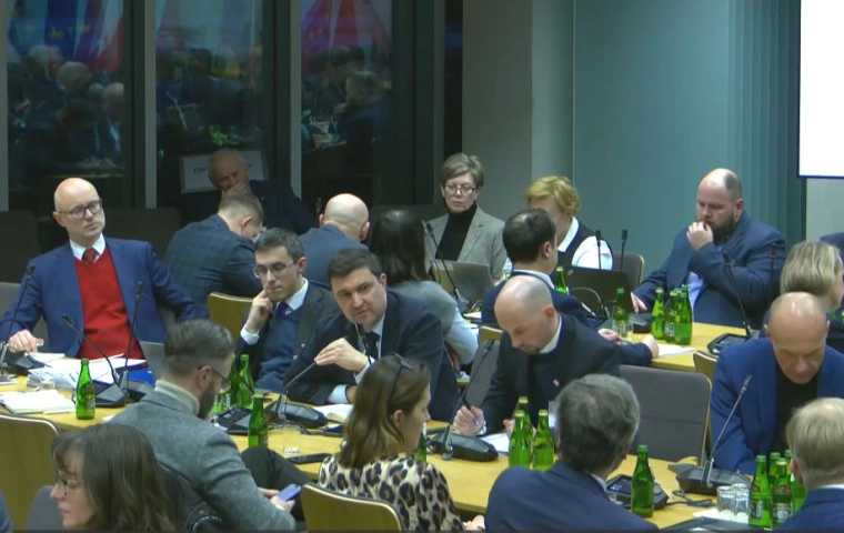 Zakaz reklamy i promocji alkoholu coraz bliżej? Producenci piwa i wina zabrali głos