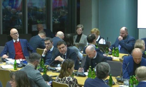 Zakaz reklamy i promocji alkoholu coraz bliżej? Producenci piwa i wina zabrali głos