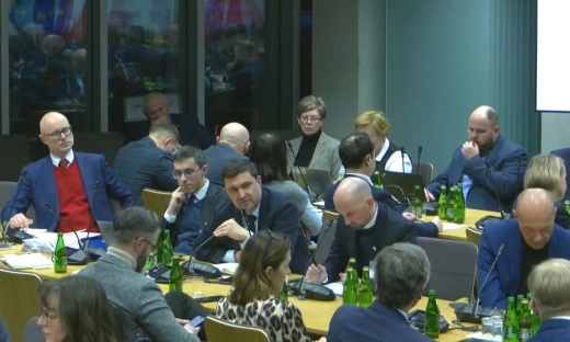 Zakaz reklamy i promocji alkoholu coraz bliżej? Producenci piwa i wina zabrali głos