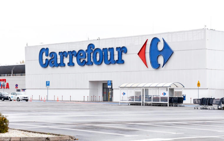 Carrefour zwalnia setki osób. Zamykają sklepy w całej Polsce