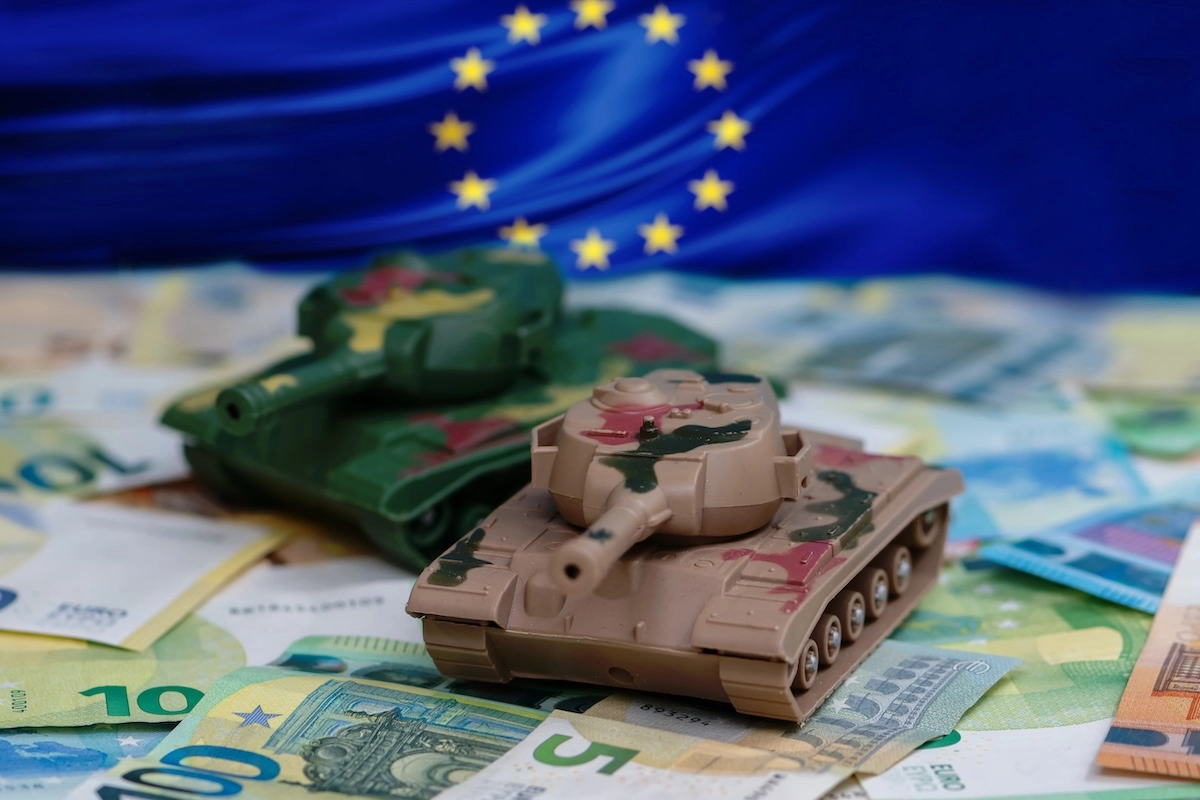 UE chce produkować więcej broni i wzmocnić branżę defence. Pakiet uproszczeń Omnibus V ma w tym pomóc