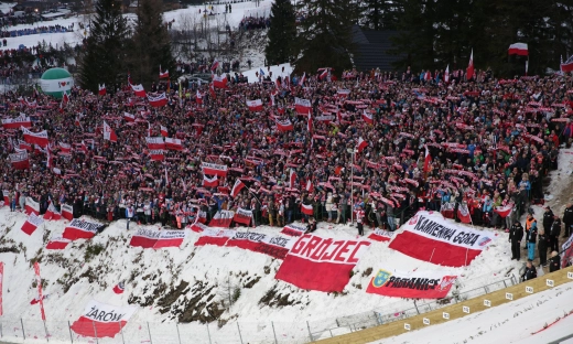 Wielki skandal pod skocznią w Zakopanem. Sprzedawali kibicom nielegalnego grzańca