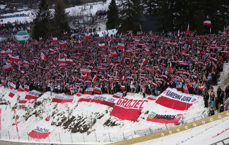 Wielki skandal pod skocznią w Zakopanem. Sprzedawali kibicom nielegalnego grzańca