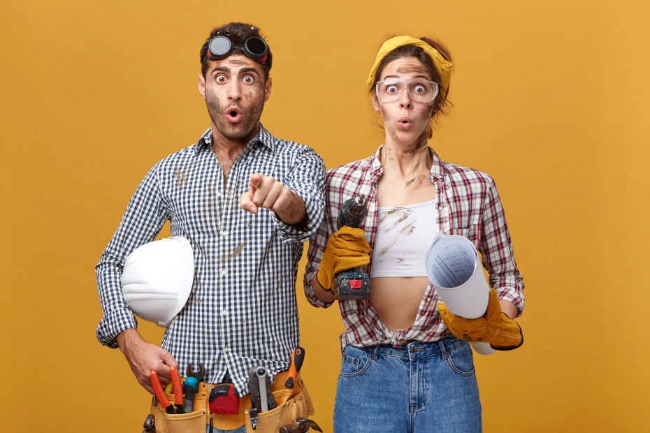 zdziwieni pracownicy